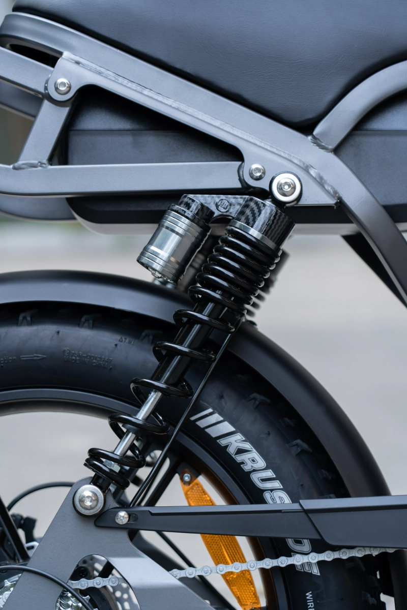 Gros vélo électrique tout terrain